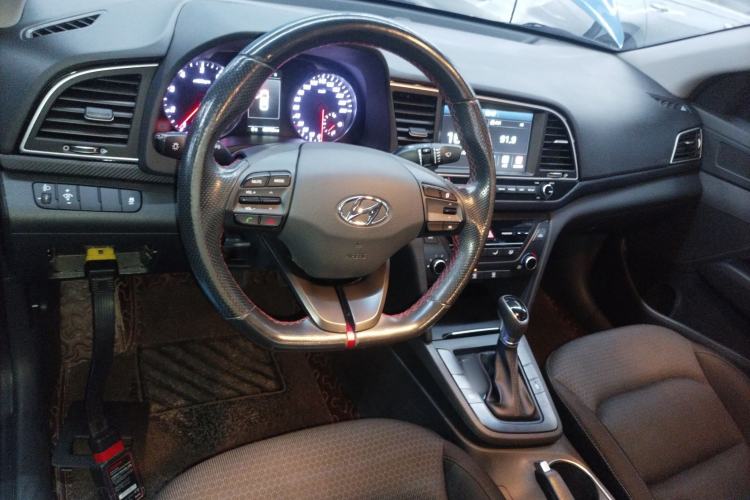 Used Hyundai Elantra (6th Generation / Lingdong) 2018 1.4T Dual-Clutch Xuan Dong · Dynamic Edition Interior 2