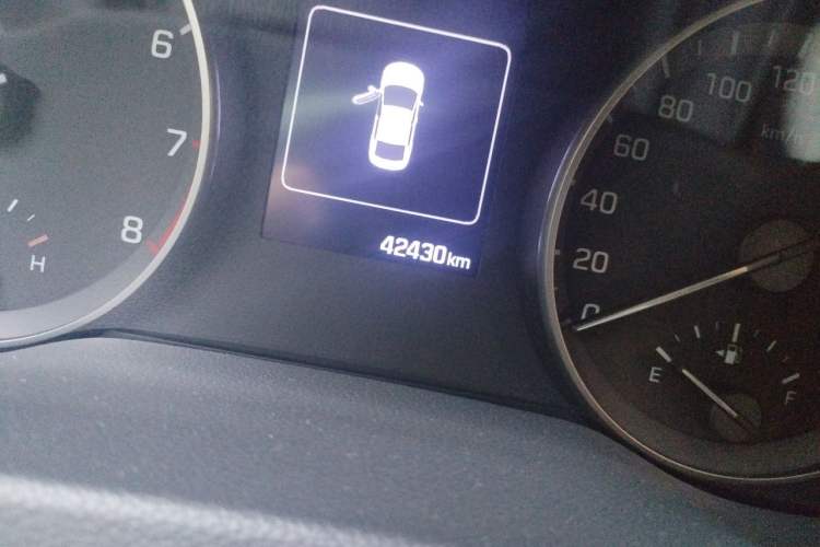 Used Hyundai Elantra (6th Generation / Lingdong) 2018 1.6L Automatic 15th Anniversary Special Edition Odometer Close Up