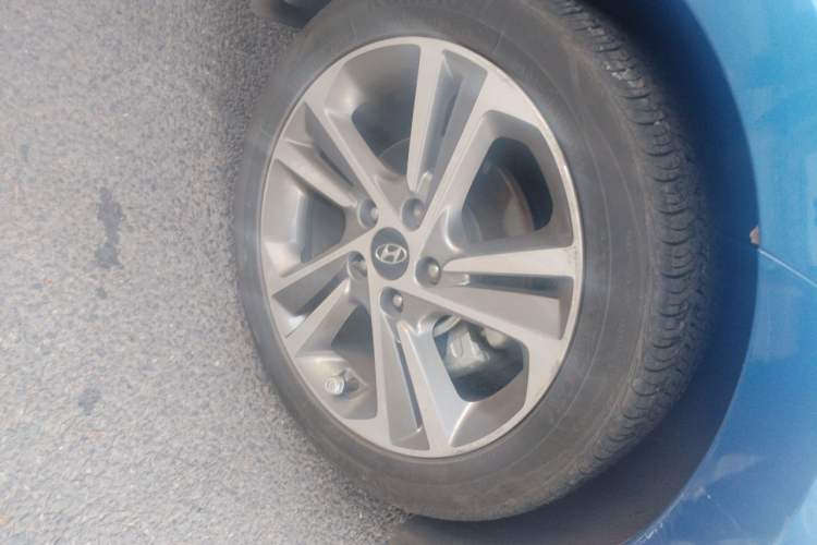 Used Hyundai Elantra (6th Generation / Lingdong) 2018 1.6L Automatic 15th Anniversary Special Edition Right Front Wheel Hub