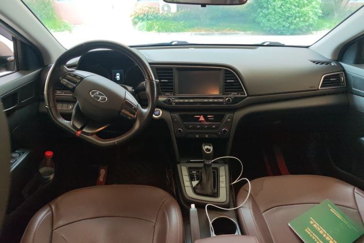 Used Hyundai Elantra (6th Generation / Lingdong) 2018 1.4T Dual-Clutch Xuan Dong · Dynamic Edition Center Console