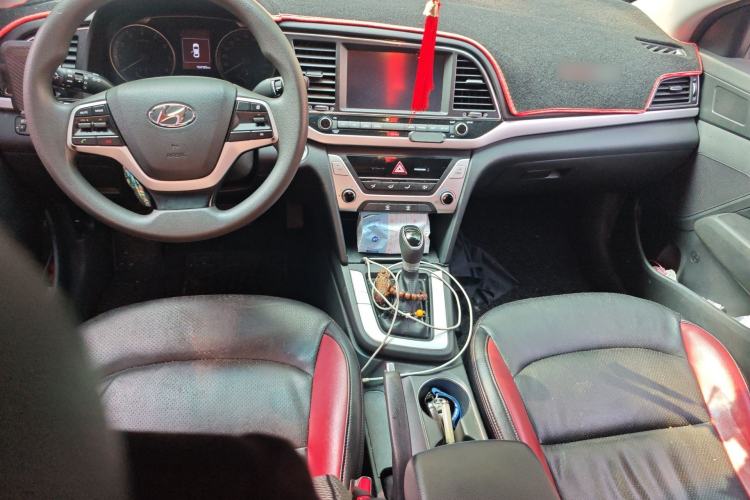 Used Hyundai Elantra (6th Generation / Lingdong) 2018 1.6L Automatic 15th Anniversary Special Edition Center Console