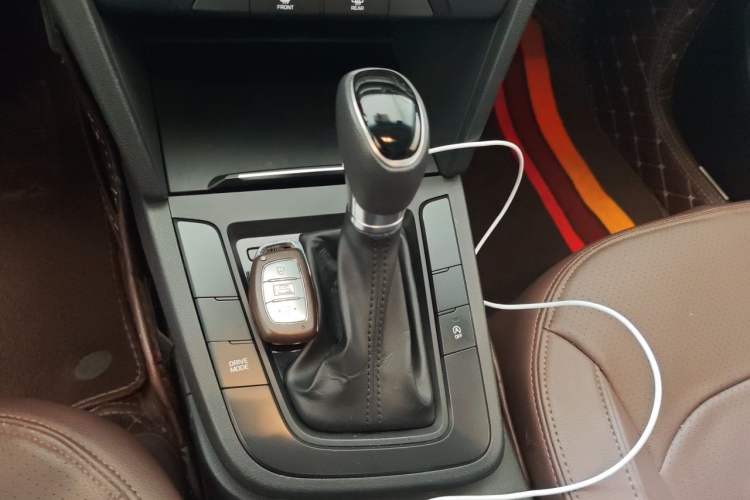 Used Hyundai Elantra (6th Generation / Lingdong) 2018 1.4T Dual-Clutch Xuan Dong · Dynamic Edition Gear Lever