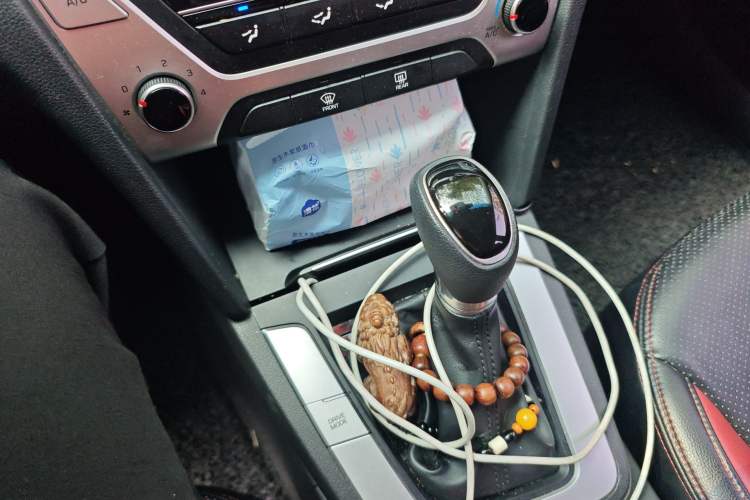 Used Hyundai Elantra (6th Generation / Lingdong) 2018 1.6L Automatic 15th Anniversary Special Edition Gear Lever