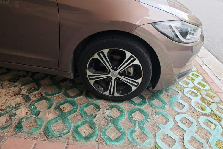 Used Hyundai Elantra (6th Generation / Lingdong) 2018 1.4T Dual-Clutch Xuan Dong · Dynamic Edition Right Front Wheel Hub