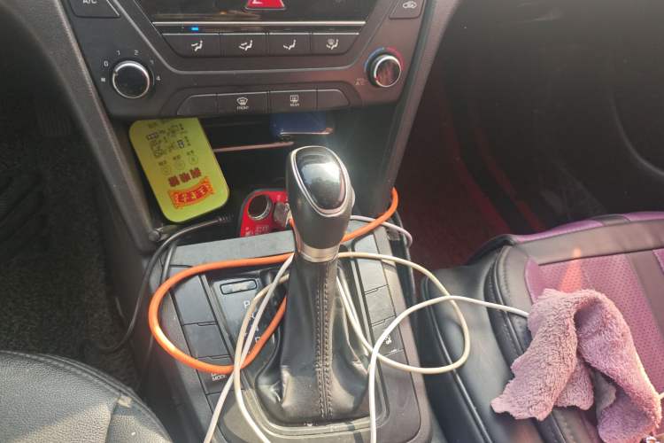 Used Hyundai Elantra (6th Generation / Lingdong) 2018 1.4T Dual-Clutch Xuan Dong · Dynamic Edition Gear Lever