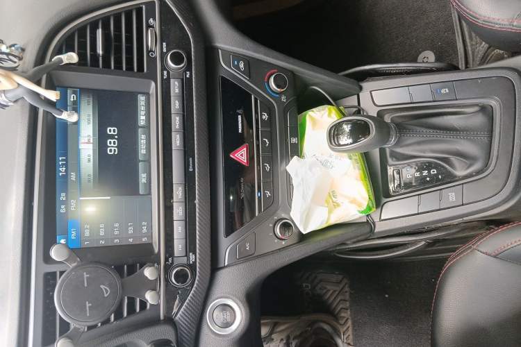 Used Hyundai Elantra (6th Generation / Lingdong) 2018 1.4T Dual-Clutch Xuan Dong · Dynamic Edition Audio And AC Panel