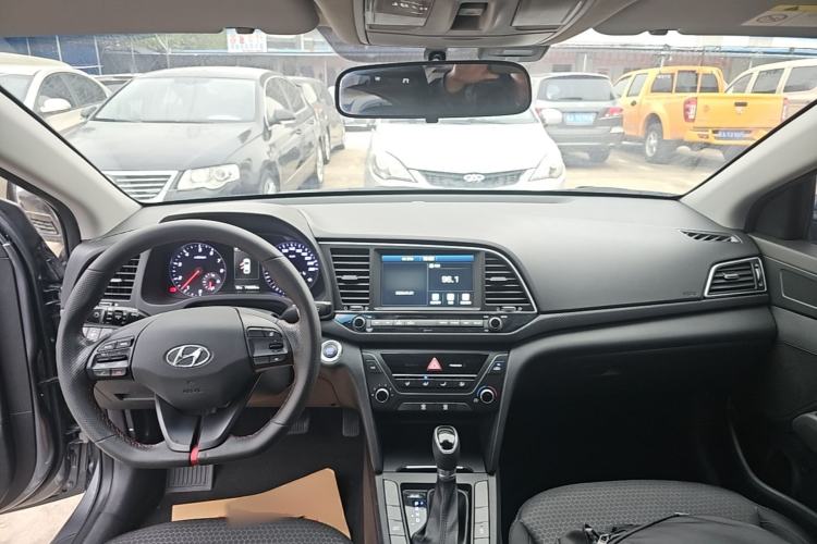 Used Hyundai Elantra (6th Generation / Lingdong) 2018 1.4T Dual-Clutch Xuan Dong · Dynamic Edition Center Console