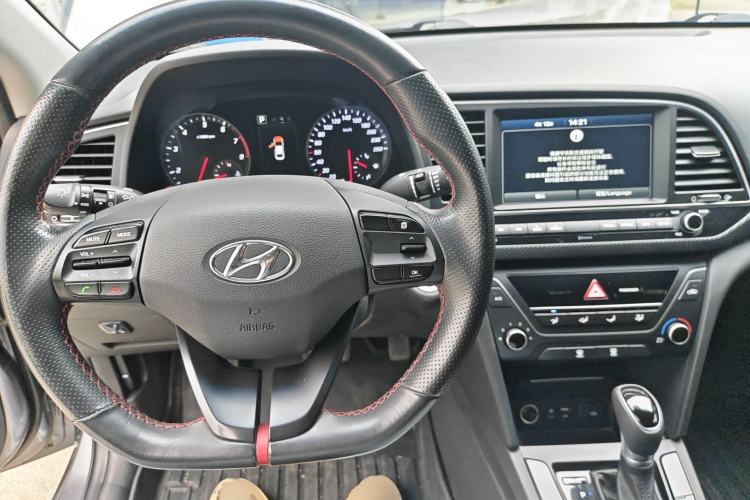 Used Hyundai Elantra (6th Generation / Lingdong) 2018 1.4T Dual-Clutch Xuan Dong · Dynamic Edition Center Console