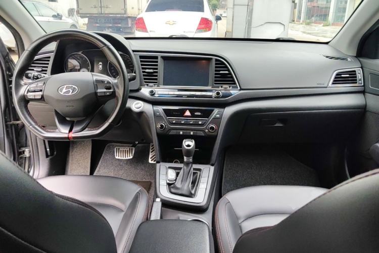 Used Hyundai Elantra (6th Generation / Lingdong) 2018 1.4T Dual-Clutch Xuan Dong · Dynamic Edition Center Console