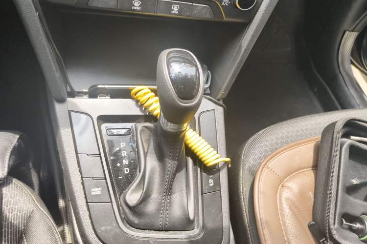 Used Hyundai Elantra (6th Generation / Lingdong) 2018 1.4T Dual-Clutch Xuan Dong · Dynamic Edition Gear Lever
