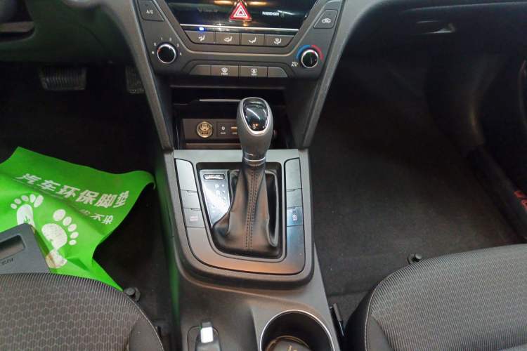 Used Hyundai Elantra (6th Generation / Lingdong) 2018 1.4T Dual-Clutch Xuan Dong · Dynamic Edition Gear Lever