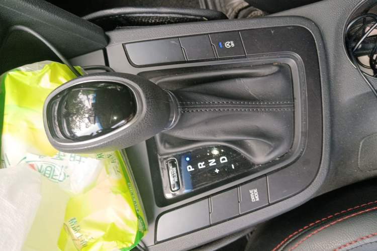 Used Hyundai Elantra (6th Generation / Lingdong) 2018 1.4T Dual-Clutch Xuan Dong · Dynamic Edition Gear Lever