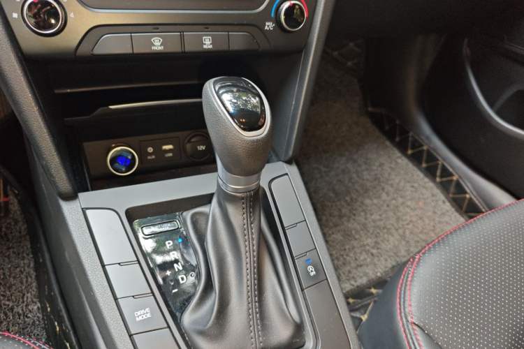 Used Hyundai Elantra (6th Generation / Lingdong) 2018 1.4T Dual-Clutch Xuan Dong · Dynamic Edition Gear Lever