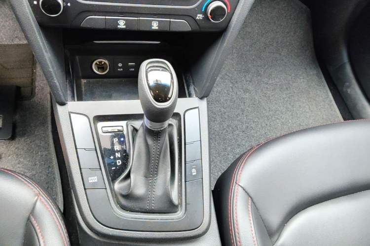 Used Hyundai Elantra (6th Generation / Lingdong) 2018 1.4T Dual-Clutch Xuan Dong · Dynamic Edition Gear Lever