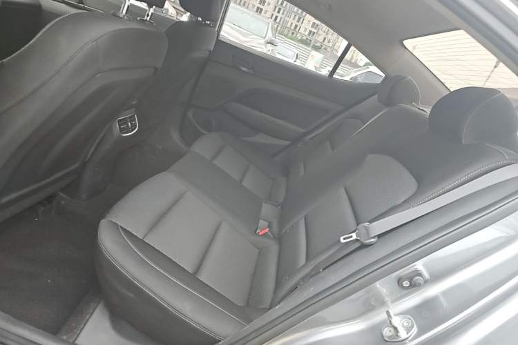 Used Hyundai Elantra (6th Generation / Lingdong) 2018 1.4T Dual-Clutch Xuan Dong · Dynamic Edition Left Rear Seat