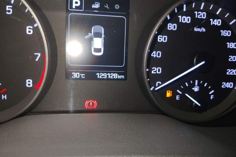 Used Hyundai Elantra (6th Generation / Lingdong) 2018 1.6L Automatic 15th Anniversary Special Edition Odometer Close Up