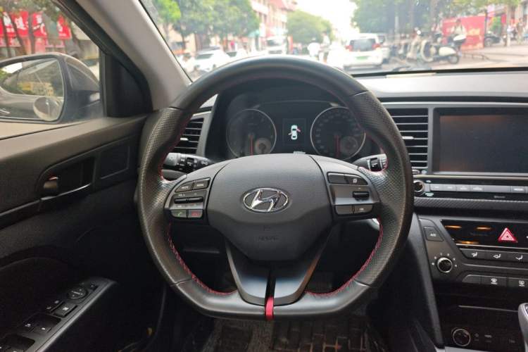 Used Hyundai Elantra (6th Generation / Lingdong) 2018 1.4T Dual-Clutch Xuan Dong · Dynamic Edition Steering Wheel