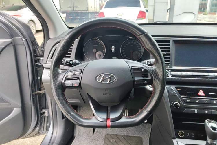 Used Hyundai Elantra (6th Generation / Lingdong) 2018 1.4T Dual-Clutch Xuan Dong · Dynamic Edition Steering Wheel