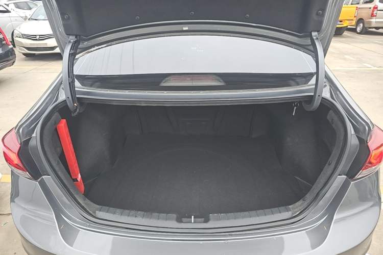 Used Hyundai Elantra (6th Generation / Lingdong) 2018 1.4T Dual-Clutch Xuan Dong · Dynamic Edition Trunk