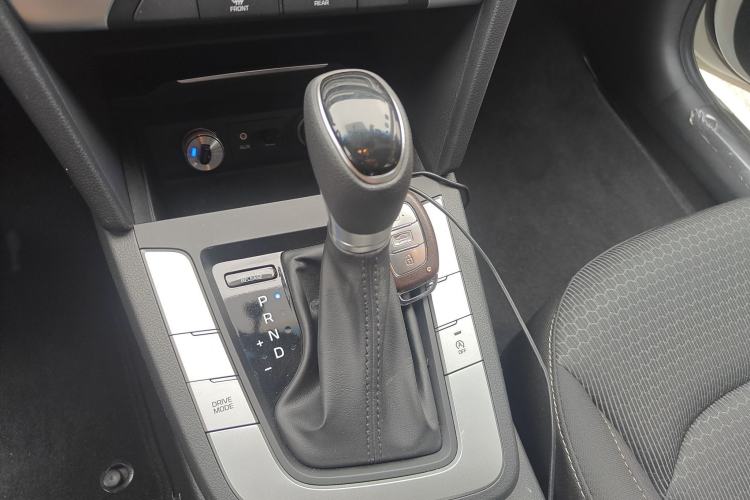 Used Hyundai Elantra (6th Generation / Lingdong) 2018 1.6L Automatic 15th Anniversary Special Edition Gear Lever