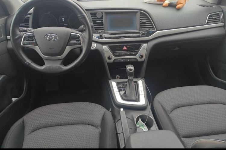 Used Hyundai Elantra (6th Generation / Lingdong) 2018 1.6L Automatic 15th Anniversary Special Edition Interior 2