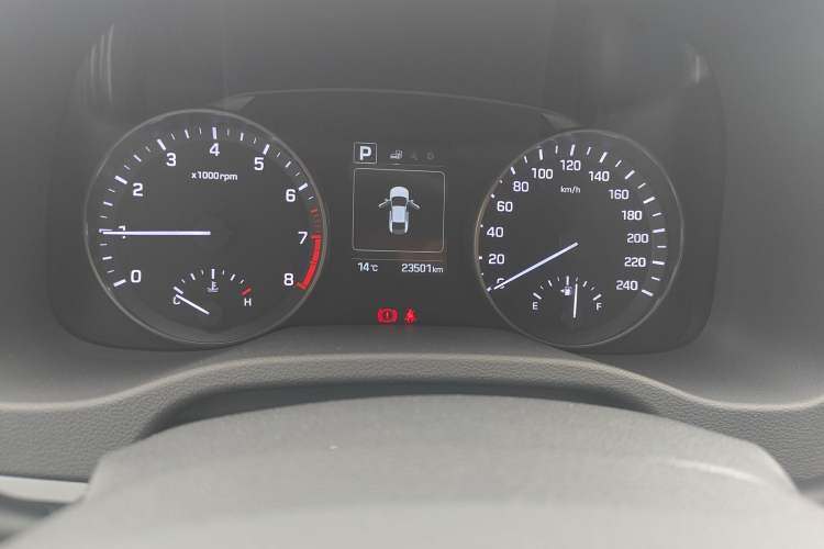 Used Hyundai Elantra (6th Generation / Lingdong) 2018 1.6L Automatic 15th Anniversary Special Edition Odometer Close Up