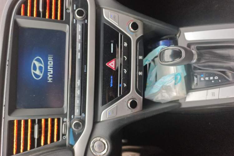 Used Hyundai Elantra (6th Generation / Lingdong) 2018 1.6L Automatic 15th Anniversary Special Edition Audio And AC Panel