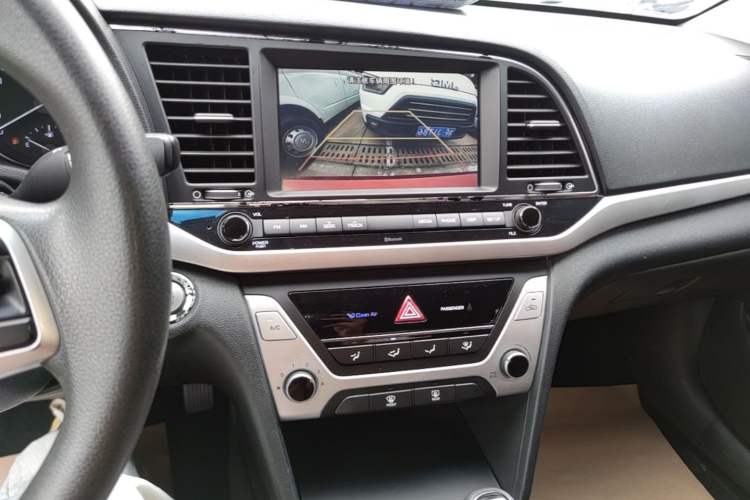 Used Hyundai Elantra (6th Generation / Lingdong) 2018 1.6L Automatic 15th Anniversary Special Edition Audio And AC Panel