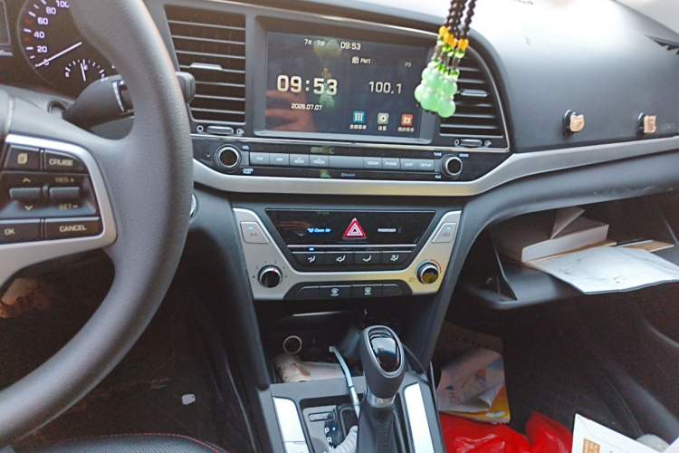 Used Hyundai Elantra (6th Generation / Lingdong) 2018 1.6L Automatic 15th Anniversary Special Edition Audio And AC Panel
