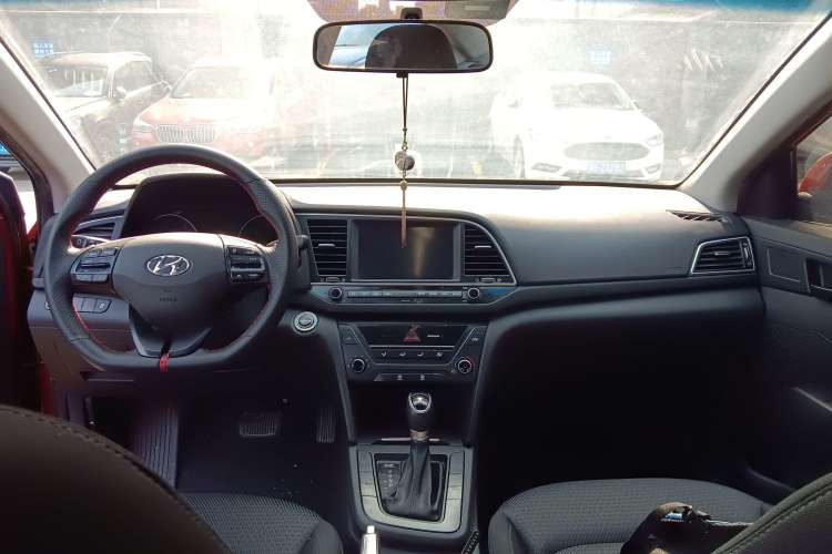 Used Hyundai Elantra (6th Generation / Lingdong) 2018 1.4T Dual-Clutch Xuan Dong · Dynamic Edition Center Console