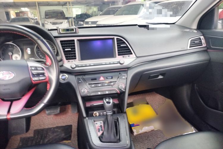 Used Hyundai Elantra (6th Generation / Lingdong) 2018 1.4T Dual-Clutch Xuan Dong · Dynamic Edition Center Console