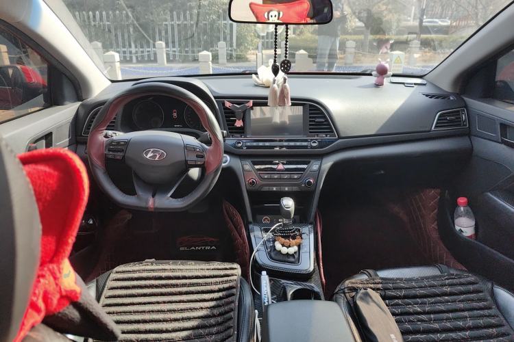 Used Hyundai Elantra (6th Generation / Lingdong) 2018 1.4T Dual-Clutch Xuan Dong · Dynamic Edition Center Console