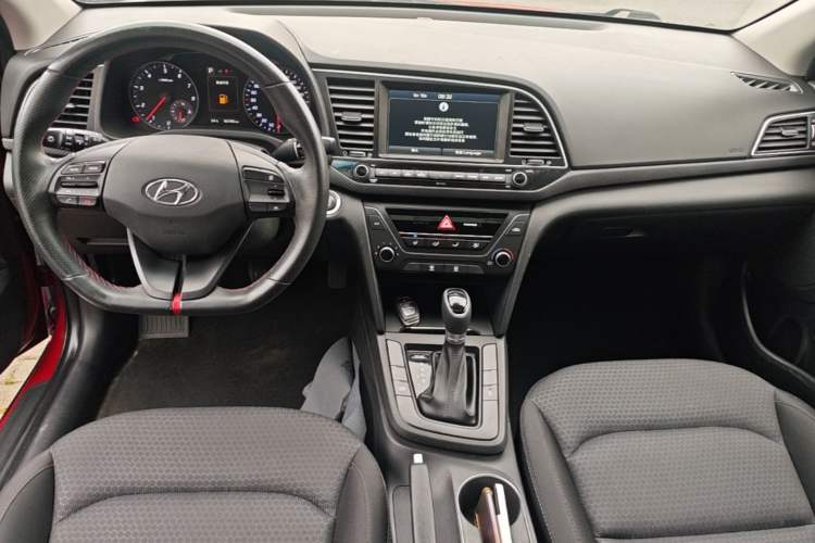 Used Hyundai Elantra (6th Generation / Lingdong) 2018 1.4T Dual-Clutch Xuan Dong · Dynamic Edition Center Console