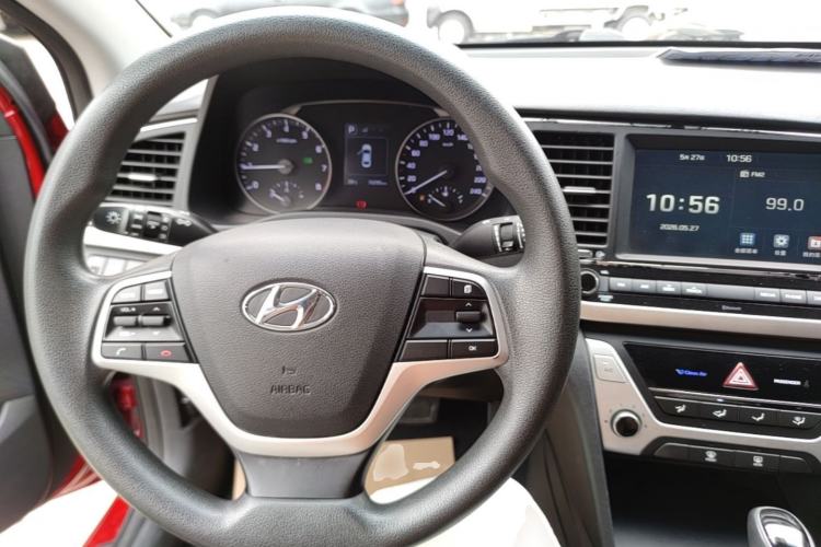 Used Hyundai Elantra (6th Generation / Lingdong) 2018 1.6L Automatic 15th Anniversary Special Edition Center Console