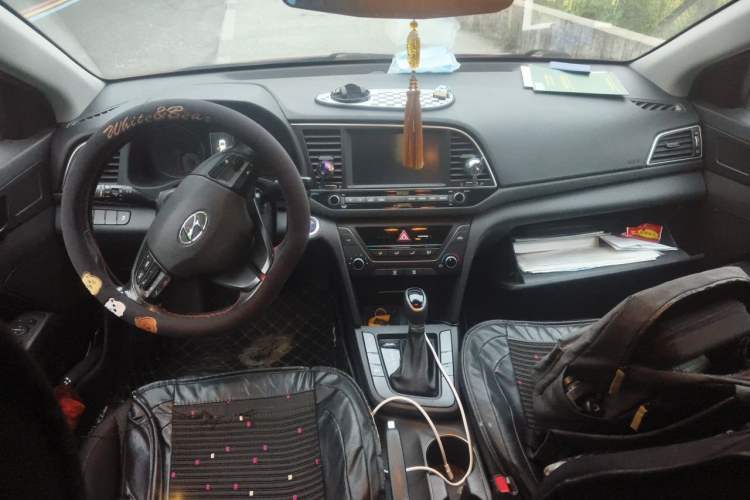 Used Hyundai Elantra (6th Generation / Lingdong) 2018 1.4T Dual-Clutch Xuan Dong · Dynamic Edition Center Console