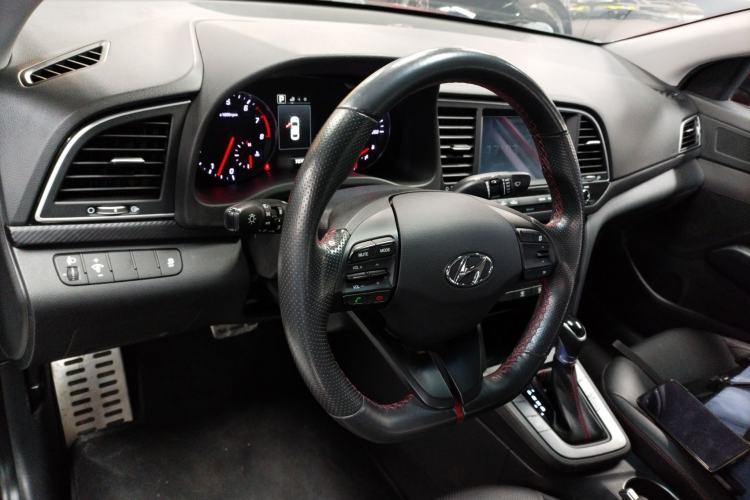 Used Hyundai Elantra (6th Generation / Lingdong) 2018 1.4T Dual-Clutch Xuan Dong · Dynamic Edition Center Console