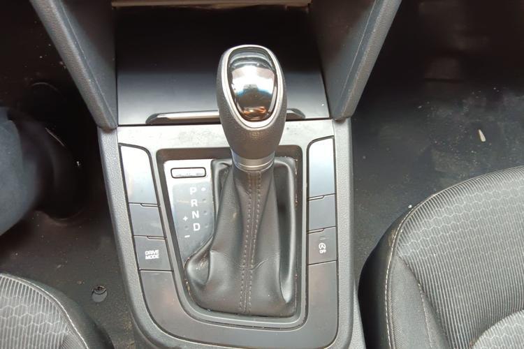 Used Hyundai Elantra (6th Generation / Lingdong) 2018 1.4T Dual-Clutch Xuan Dong · Dynamic Edition Gear Lever