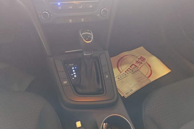 Used Hyundai Elantra (6th Generation / Lingdong) 2018 1.4T Dual-Clutch Xuan Dong · Dynamic Edition Gear Lever
