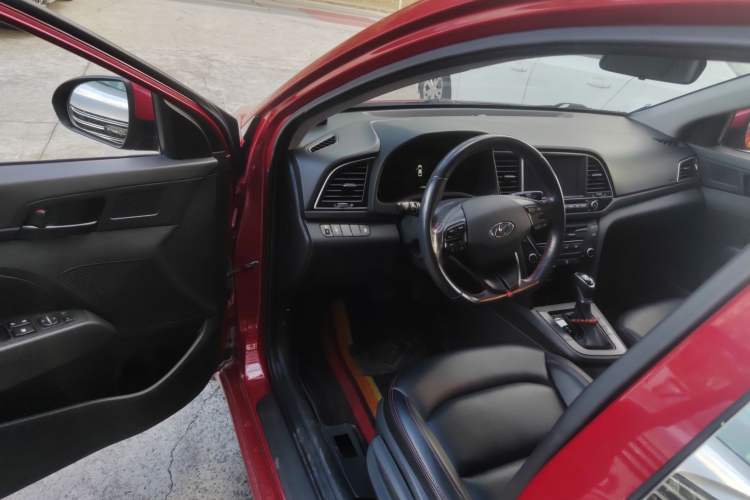 Used Hyundai Elantra (6th Generation / Lingdong) 2018 1.4T Dual-Clutch Xuan Dong · Dynamic Edition Interior 2