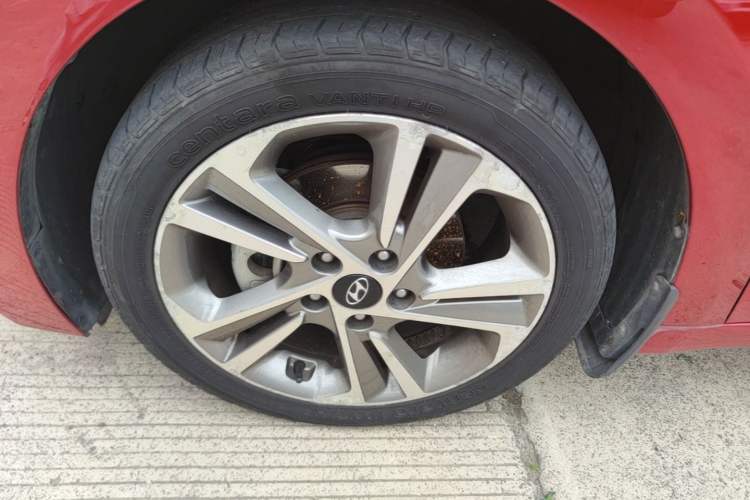 Used Hyundai Elantra (6th Generation / Lingdong) 2018 1.6L Automatic 15th Anniversary Special Edition Left Front Wheel Hub