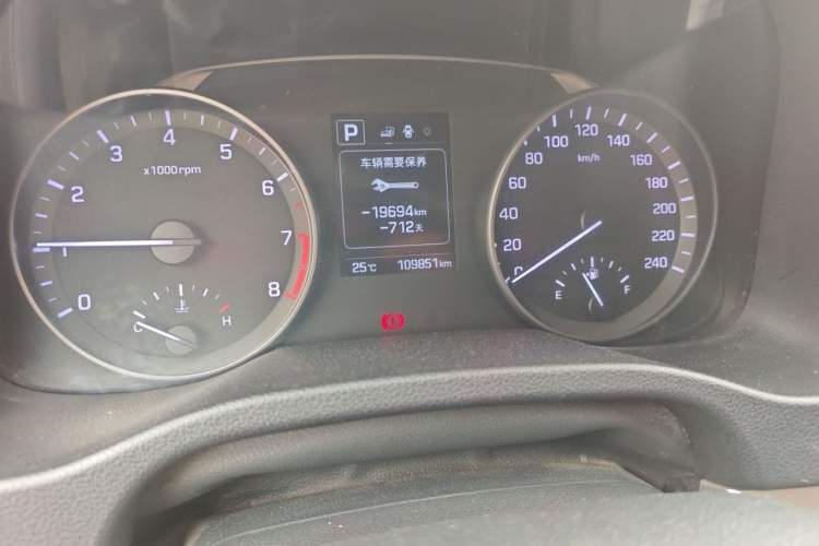 Used Hyundai Elantra (6th Generation / Lingdong) 2018 1.6L Automatic 15th Anniversary Special Edition Odometer Close Up