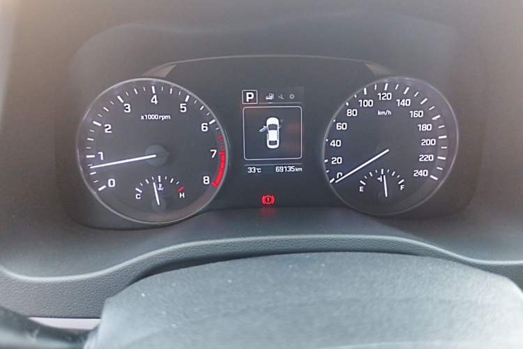 Used Hyundai Elantra (6th Generation / Lingdong) 2018 1.6L Automatic 15th Anniversary Special Edition Odometer Close Up