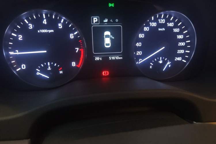 Used Hyundai Elantra (6th Generation / Lingdong) 2018 1.6L Automatic 15th Anniversary Special Edition Odometer Close Up
