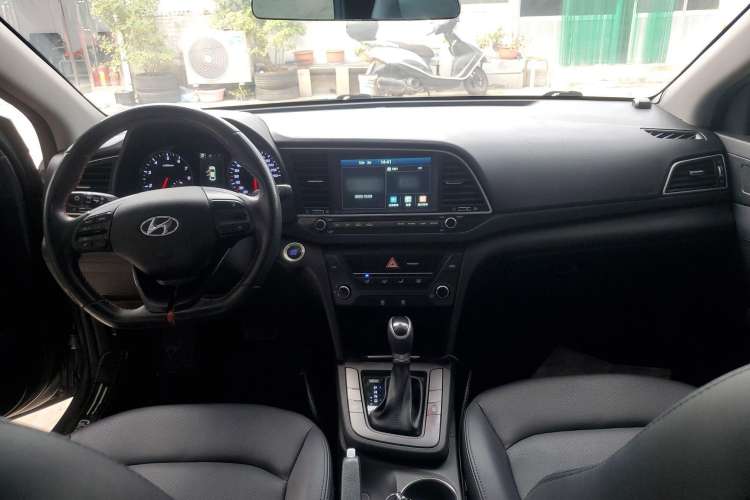 Used Hyundai Elantra (6th Generation / Lingdong) 2018 1.4T Dual-Clutch Xuan Dong · Dynamic Edition Center Console