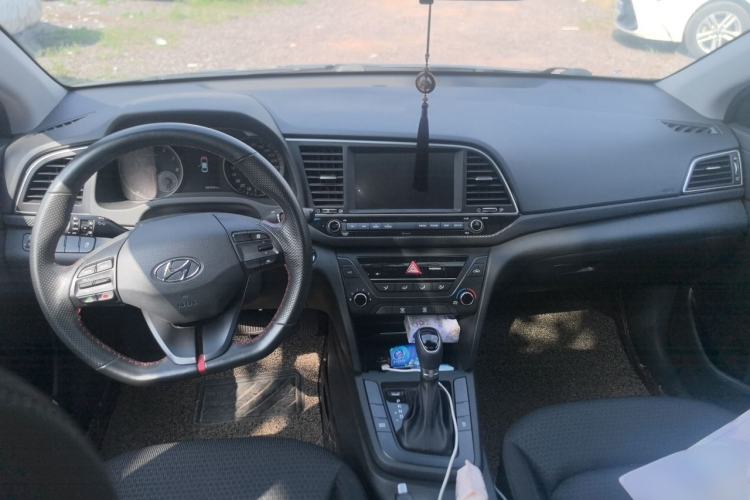 Used Hyundai Elantra (6th Generation / Lingdong) 2018 1.4T Dual-Clutch Xuan Dong · Dynamic Edition Center Console