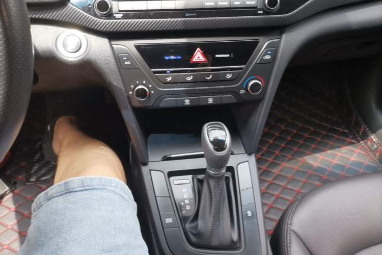 Used Hyundai Elantra (6th Generation / Lingdong) 2018 1.4T Dual-Clutch Xuan Dong · Dynamic Edition Gear Lever