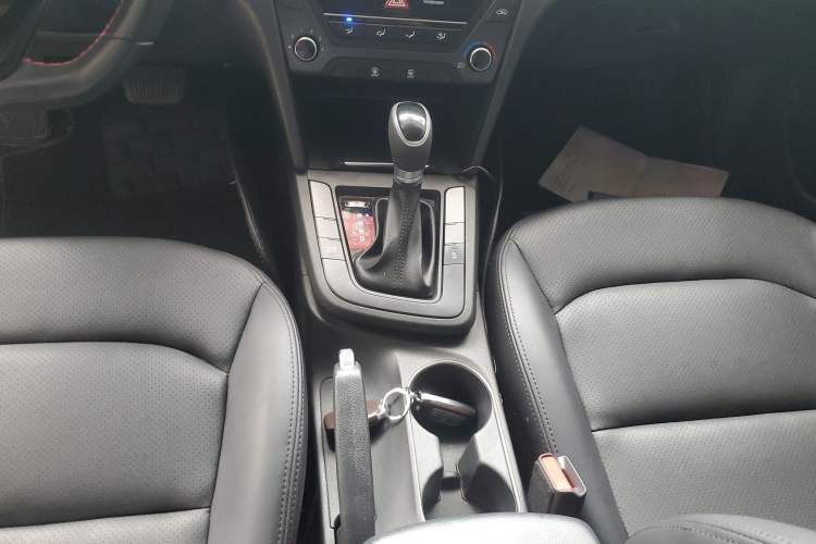 Used Hyundai Elantra (6th Generation / Lingdong) 2018 1.4T Dual-Clutch Xuan Dong · Dynamic Edition Gear Lever