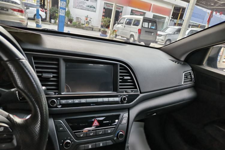 Used Hyundai Elantra (6th Generation / Lingdong) 2018 1.4T Dual-Clutch Xuan Dong · Dynamic Edition Interior 2