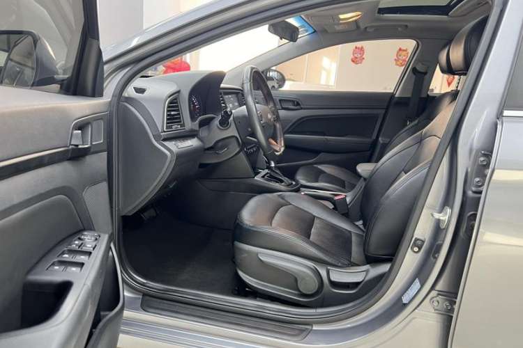 Used Hyundai Elantra (6th Generation / Lingdong) 2018 1.4T Dual-Clutch Xuan Dong · Dynamic Edition Interior 3