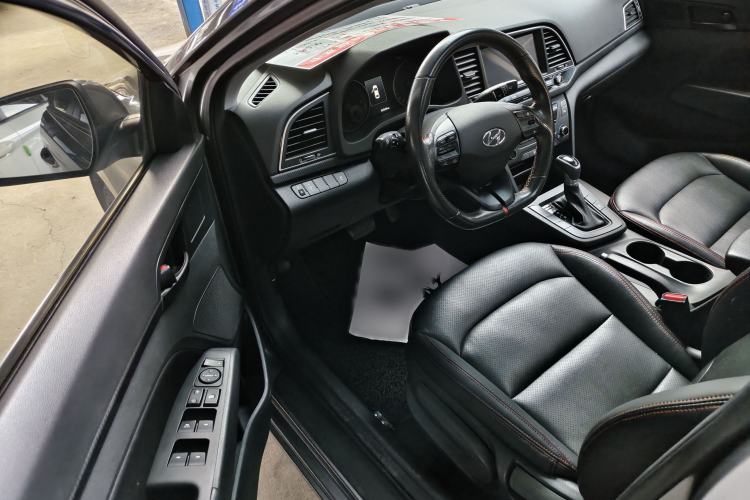 Used Hyundai Elantra (6th Generation / Lingdong) 2018 1.4T Dual-Clutch Xuan Dong · Dynamic Edition Interior 4